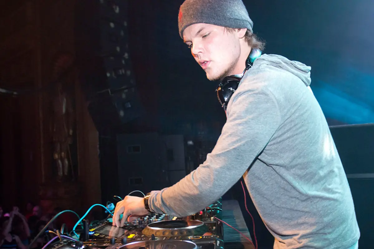 Avicii Batal Konser Karena Sakit