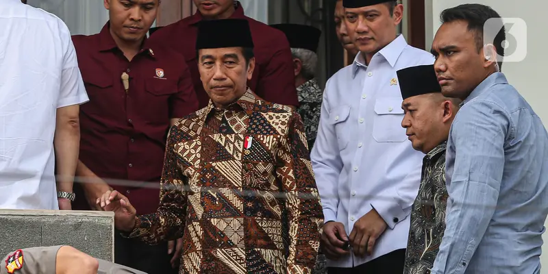 Momen Presiden Jokowi Melayat ke Rumah Duka Hamzah Haz