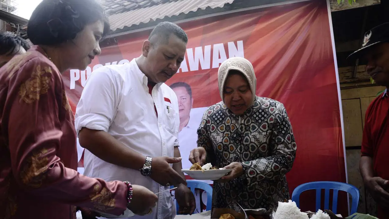 Tri Rismaharini-Whisnu Sakti Buana membuka Posko Relawan
