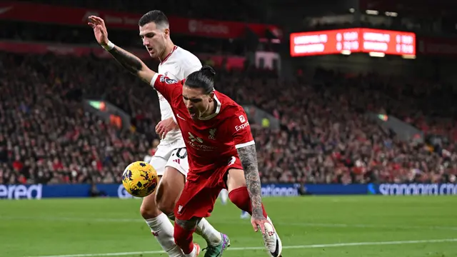 Diogo Dalot vs Darwin Nunez di Premier League 2023/2024