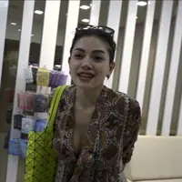 Nikita Mirzani harus membagi waktunya antara karir dan keluarganya. Ia mencoba untuk mencari pekerjaan yang tidak terlalu menyita waktunya. Terkadang Nikita merasa sedih, saat ia kehilangan waktu kebersamaan dengan buah hatinya.