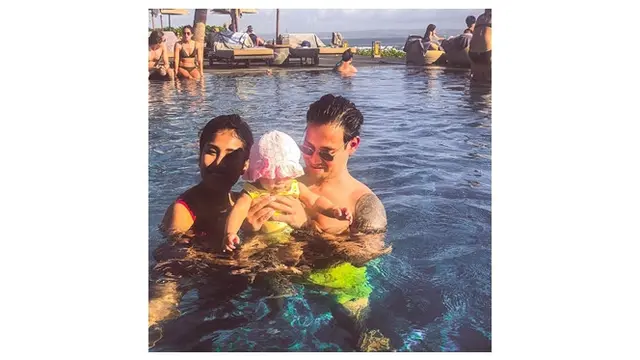 Momen Liburan Keluarga Kecil Tarra Budiman (sumber: instagram/@tarrabudiman)