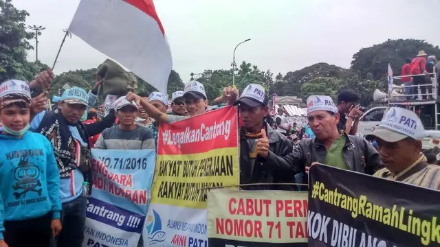 Ingin Legalkan cantrang, Aliansi Nelayan Indonesia (ANNI) melakukan aksi demo  di Taman Pandang Monumen Nasional (Monas) Jakarta, Rabu (17/1/2018). (Maulandy/Liputan6.com)
