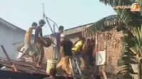 [VIDEO] Tak Diberi Uang Beli Narkoba, Eka Ngamuk Rusak Rumah