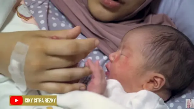 7 Momen Malam Pertama Citra Kirana dan Rezky Adhitya Asuh Anaknya