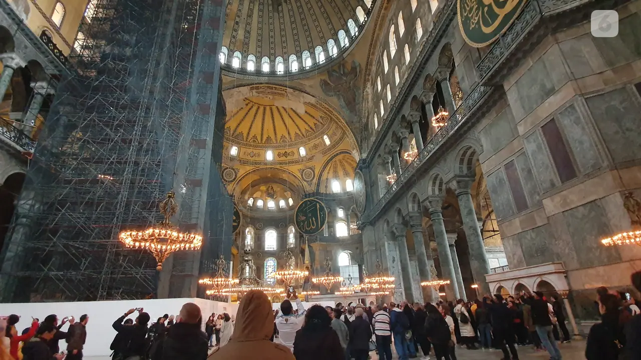 Mengabadikan Eksotisme Hagia Sophia dengan Kamera Samsung Galaxy 10 Plus. Liputan6.com/Nila Chrisna Yulika