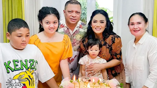 12 Tahun Menikah, Ini 6 Potret Krisdayanti dan Raul Lemos Rayakan Anniversary Sederhana