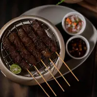 Sate daging sapi./Copyright shutterstock.com/g/Foodie+Hunter