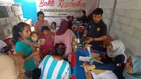 Ratusan warga korban banjir bandang di Lebak mengeluhkan sakit ISPA, gatal-gatal, hingga diare. (Liputan6/Yandi Deslatama)