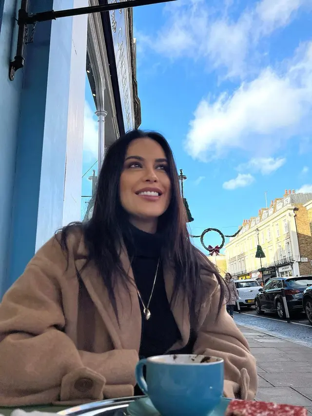 8 Potret Sophia Latjuba Pamer Body Goals di Usia 53 Tahun Ini Jadi Sorotan