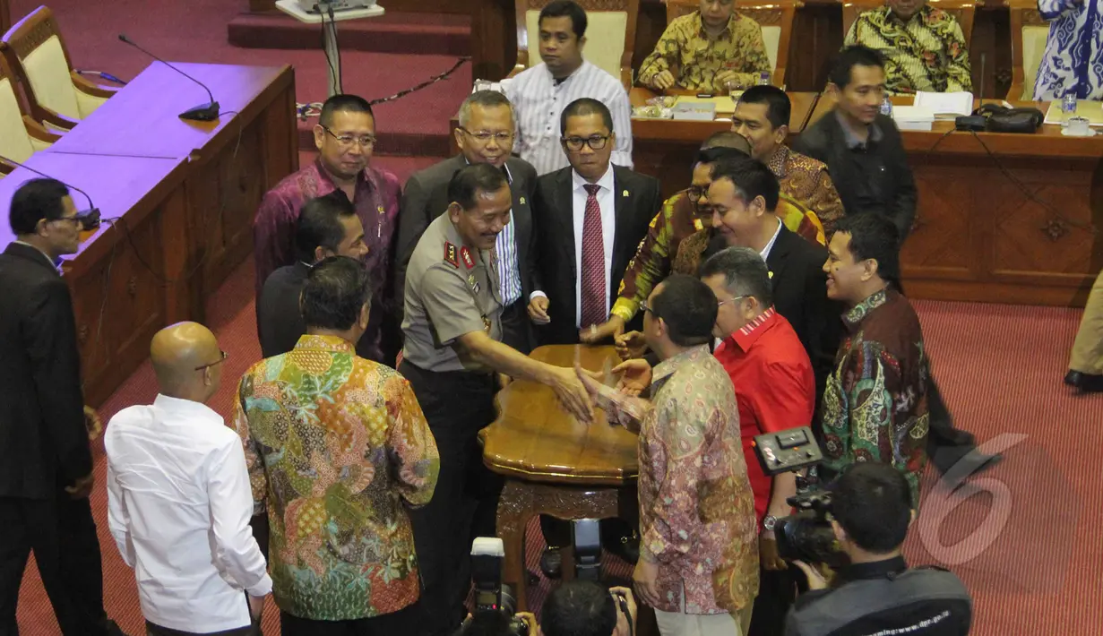 Komisi III DPR RI menyetujui Komjen Pol Badrodin Haiti sebagai Kapolri secara aklamasi, Jakarta, Kamis (16/4/2015). Proses pengujian berjalan mulus tanpa adanya banyak pertanyaan dari para legislator. (Liputan6.com/Helmi Afandi)