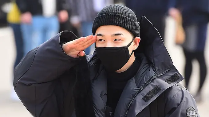 [Bintang] Sambil Bersujud, Taeyang BigBang Pamit Berangkat Wajib Militer