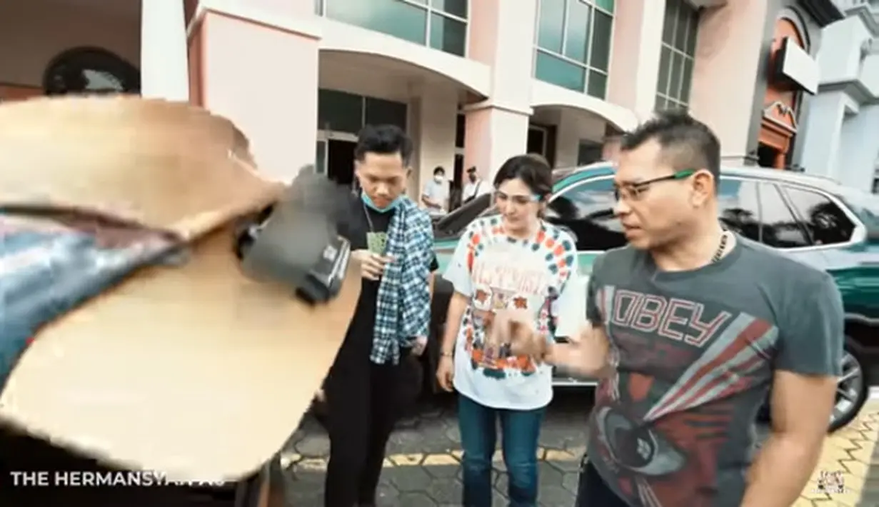 Azriel Hermansyah dan Ashanty (Youtube/ The Hermansyah A6)