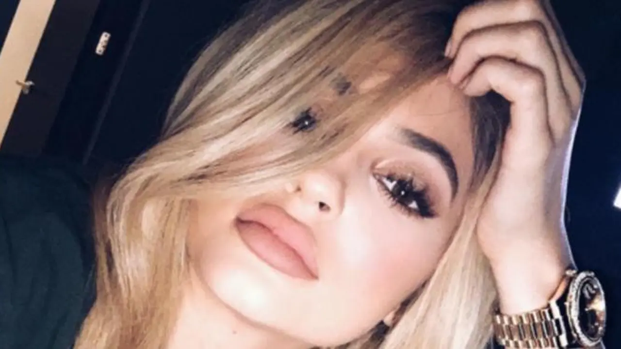 Trik Makeup: Buat Bibir Tipis Terlihat Tebal dalam 30 Detik