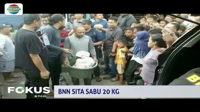 Seorang pedagang kelontong di Depok ditangkap petugas BNN lantaran menyembunyikan 10 kg sabu. Penangkapan tersebut hebohkan warga sekitar.