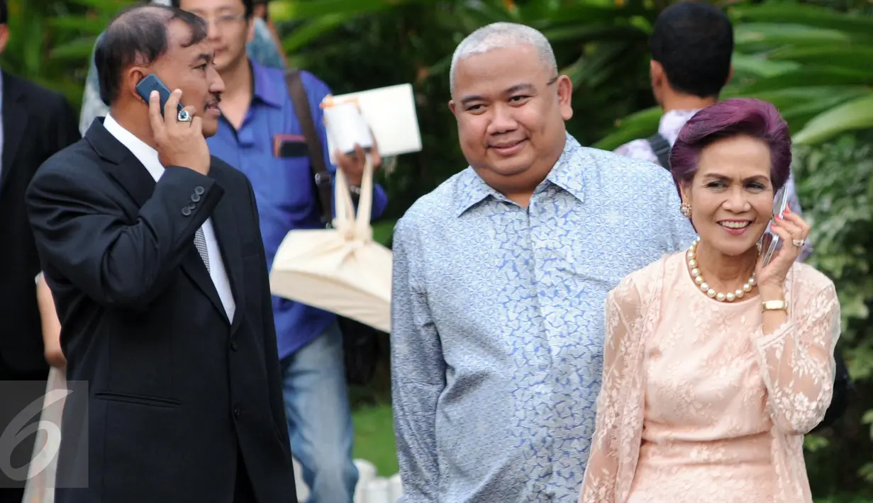 Mantan Deputi senior Gubernur Bank Indonesia, Miranda Goeltom saat menghadiri pernikahan putri kedua Ketua DPR Setya Novanto di Gereja Katedral, Jakarta Pusat, Jumat (27/11).  Acara ini kabarnya tertutup untuk media. (Liputan6.com/Helmi Afandi)