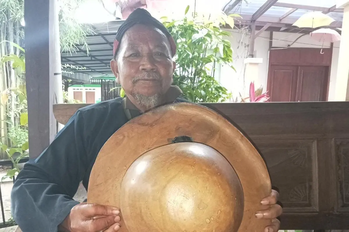 Mbah Sugiyarno (76), warga Desa Semanggi, Kecamatan Jepon, Kabupaten Blora, Jawa Tengah. (Liputan6.com/Ahmad Adirin)