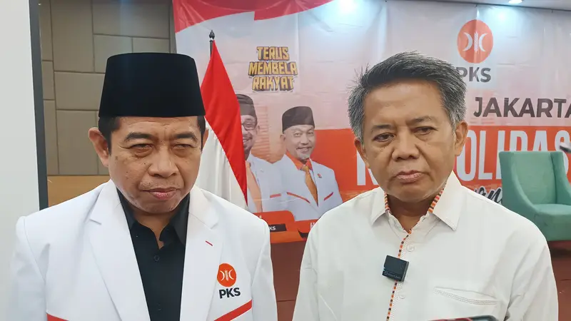 Wakil Ketua Dewan Majelis Syuro PKS, Sohibul Iman (kanan).