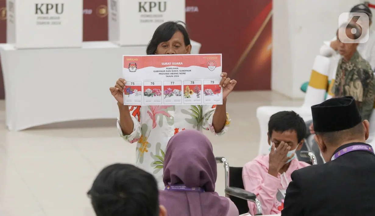 Simulasi dilakukan di lokasi Tempat Pemungutan Suara (TPS) yang mulai dibuka pukul 07.00 WIB hingga pukul 13.00 WIB. (Liputan6.com/Herman Zakharia)