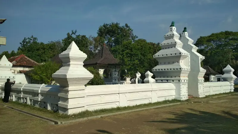 Menilik Keunikan Bangunan Ksiti Hinggil Keraton Kanoman Cirebon