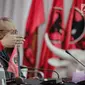 Sekjen DPP PDIP Hasto Kristiyanto memberi keterangan terkait Pemilu 2019 saat jumpa pers di Kantor DPP PDIP, Jakarta, Selasa (16/4). Keempat, Ketum PDIP Megawati Soekarnoputri memerintahkan jajarannya untuk siapkan posko dapur umum dan jaga TPS dengan baju putih. (Liputan6.com/Faizal Fanani)