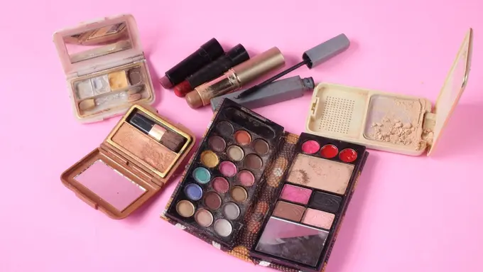 Wajib Diketahui! Ini 5 Tanda-Tanda Makeup Kadaluarsa