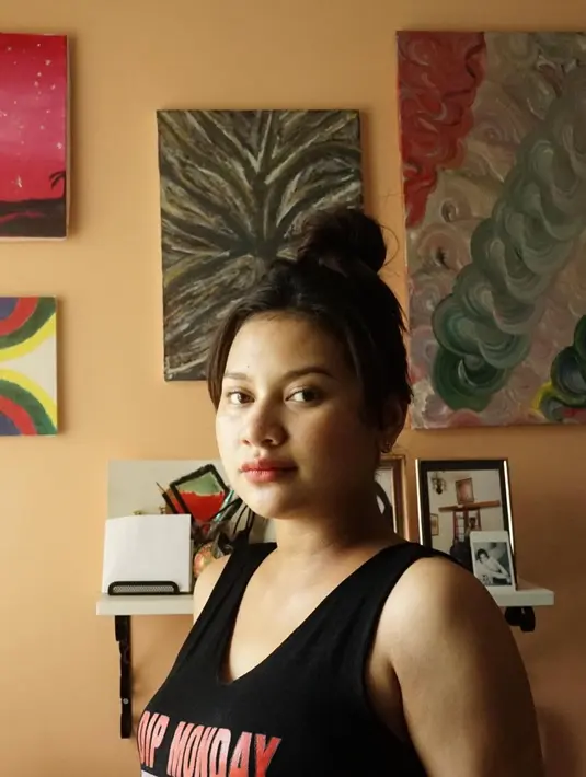 Para pengikut Indah Permatasari pun meninggalkan komentar beragam, salah satunya mengatakan jika vibe sang idola mirip Gigi Hadid saat mengandung Khai. Bisa jadi karena Indah pun gemar tampil kasual dengan makeup minimalis bahkan tanpa riasan. (Foto: Instagram @indahpermatas)