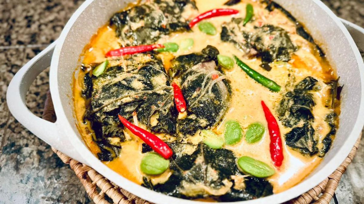 Cara Membuat Buntil Daun Talas Isi Kelapa Pedas, Kuliner Jawa yang Menggugah Selera