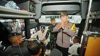 Kapolri Jenderal Listyo Sigit Prabowo melepas keberangkatan masyarakat yang mengikuti program Mudik Gratis Polri Presisi Tahun 2024. (Ady Anugrahadi).