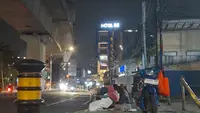 Teka-Teki Sosok Pak Haji, Pria Misterius Bagikan Uang Tengah Malam