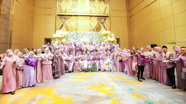 8 Potret Tasyakuran Ulang Tahun Eddies Adelia, Mewah Bertabur Bintang