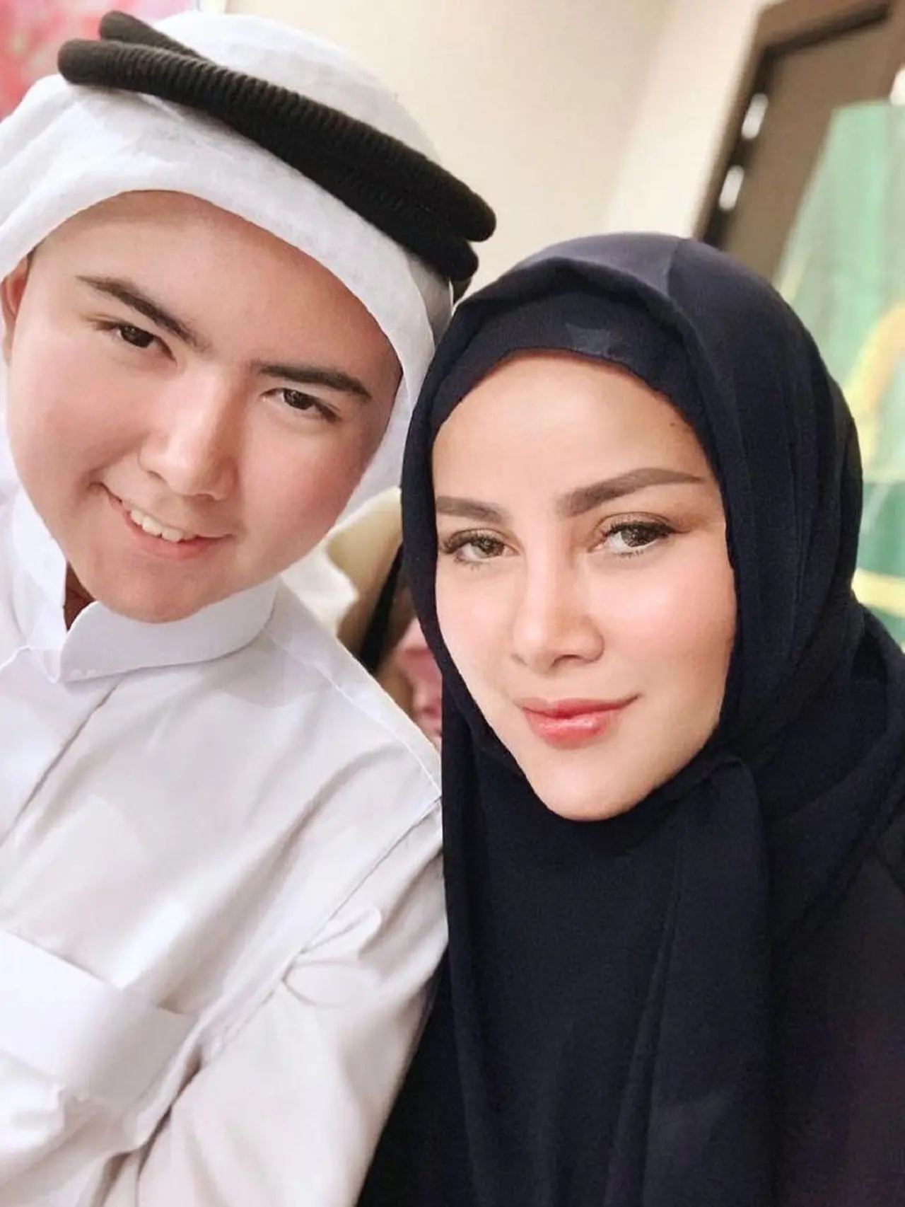 Ketampanan Sean Mikael Alexander, Putra Olla Ramlan yang Jadi Sorotan Lifestyle