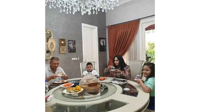 7 Potret Rumah Krisdayanti dan Raul Lemos, Mewah dengan Gaya Klasik
