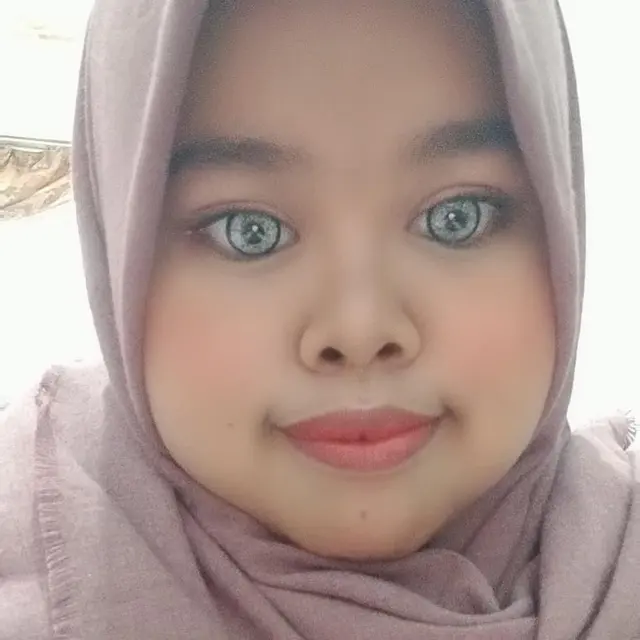 Tampil Beda, Ini 6 Potret Kekeyi Pakai Softlens Abu-abu yang Curi Perhatian