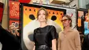 Sejak awal mengajukan gugatan cerai terhadap Pitt, Jolie memang tak ingin jauh dari anak-anaknya. Terbukti, ia menyewa rumah di bilangan Malibu dengan alasan ingin menjauhkan keenam anaknya dari berita perceraiannya dengan Pitt. (AFP/Bintang.com)