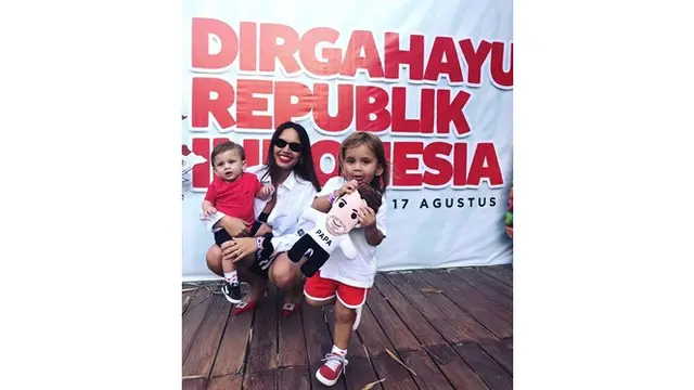 Jarang Tersorot, Ini 6 Potret Lucu Jax dan Zayn Anak Stefano Lilipaly