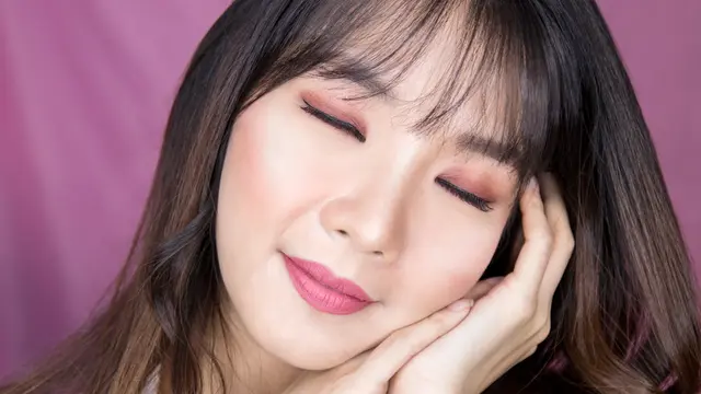 Tutorial Makeup untuk Tampil Cantik Glowing di Hari Valentine
