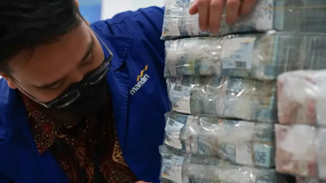 Uang Rupiah.