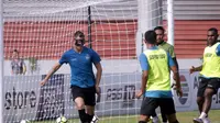 Pemain PSIS Semarang, Petar Planic (kiri). (Bola.com/Ronald Seger Prabowo)