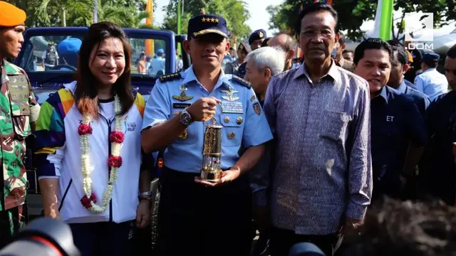 Api Asian Games diarak dari India hingga ke Yogyakarta. Mantan atlet Susi Susanti diberi tugas untuk mengambil api di India, untuk kemudian dibawa ke Indonesia.