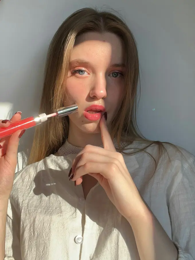 Tanpa Filler, Intip 5 Tips Makeup untuk Dapatkan Plumpy Lips yang Sempurna