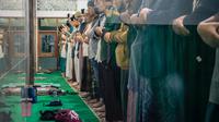 Ilustrasi salat, ibadah, muslim, Islam. (Photo by Masjid Pogung Dalangan on Unsplash)