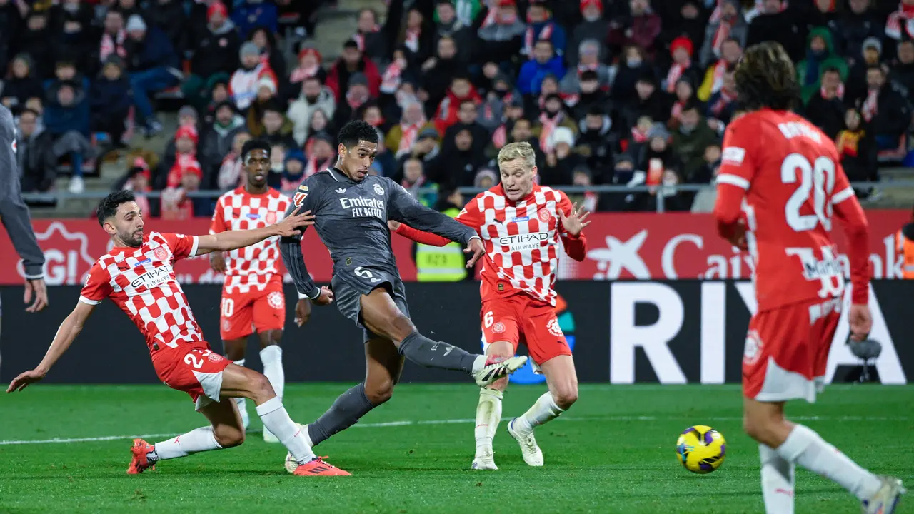 Foto: Selebrasi Provokatif Jude Bellingham di Depan Suporter Girona, Real Madrid Tempel Ketat Barcelona di Liga SpanyolFoto: Selebrasi Provokatif Jude Bellingham di Depan Suporter Girona, Real Madrid Tempel Ketat Barcelona di Liga Spanyol