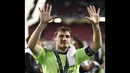  Casillas melambaikan tangan yang mengisyaratkan angka 10 sebagai simbol La Decima, di Estadio da Luz, Lisbon, Portugal, Minggu (25/5/2014) (AFP PHOTO/FRANCK FIFE)