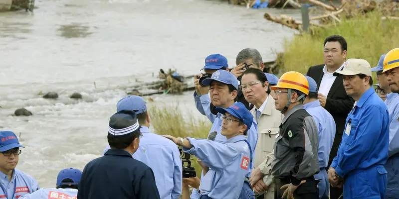 PM Jepang Kunjungi Wilayah Longsor dan Banjir