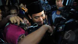 Artis dan sahabat Olga Syahputra, Deni Cagur terlihat mendatangi rumah Olga Syahputra di kawasan Duren Sawit, Jakarta Timur, Jumat (27/3/2015). Deni mengaku sangat kehilangan Olga (Liputan6.com/Faisal R Syam)