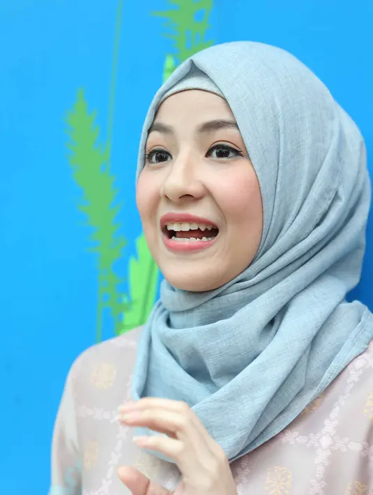 Pasangan presenter dan pemeran Desta dan Natasha Rizki telah dikaruniai dua orang anak perempuan. Hal itu yang membuat Natasha ingin menambah anak kembali. Namun niatan itu berbeda dengan sang suami. (Nurwahyunan/Bintang.com)