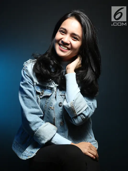 Aktris Michelle Ziudith bergaya saat sesi foto di kantor Liputan6.com, SCTV Tower, Jakarta, Selasa (22/8). Dalam film One Fine Day, Michelle Ziudith menjalani syuting di Barcelona. (Liputan6.com/Fatkhur Rozaq)