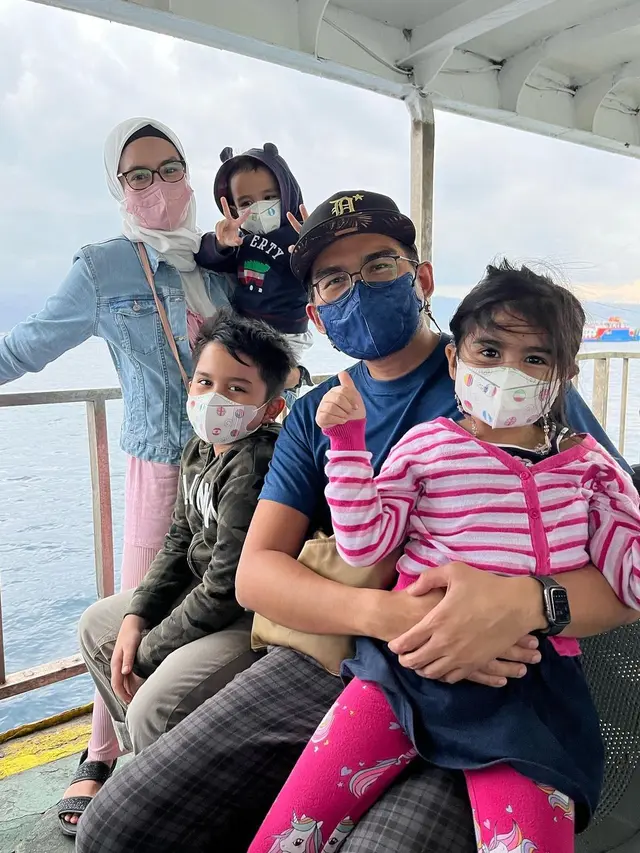 Naik Kapal dan Main ATV, Ini 7 Momen Liburan Intan Nuraini Bersama Keluarga