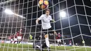 Pemain AC Milan, Mario Pasalic mencetak gol penentu kemenangan timnya saat melawan Bologna pada laga Serie A di di Stadio Renato Dell'Ara, Bologna,  (8/5/2/2017).  MIlan mengan 1-0.  (EPA/Giorgio Benvenuti)
